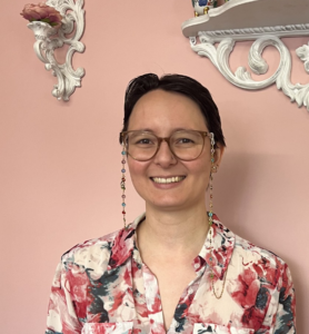 Image de Eliane Soligo, coordinatrion du Réseau Québécois de microscopie électronique des matériaux